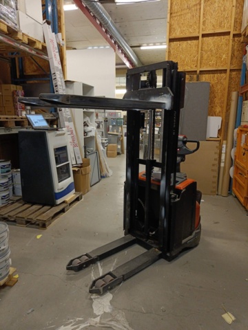 1000132-29 Track stacker BT Staxio -2013