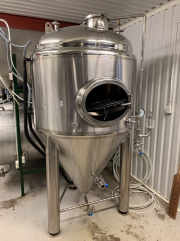 1065276-1 CCV tank Nilssons Industriservice 1000 liters - 2014