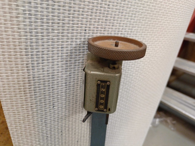 1000195-4 Trolley with length gauge for the fiberglass wallpaper