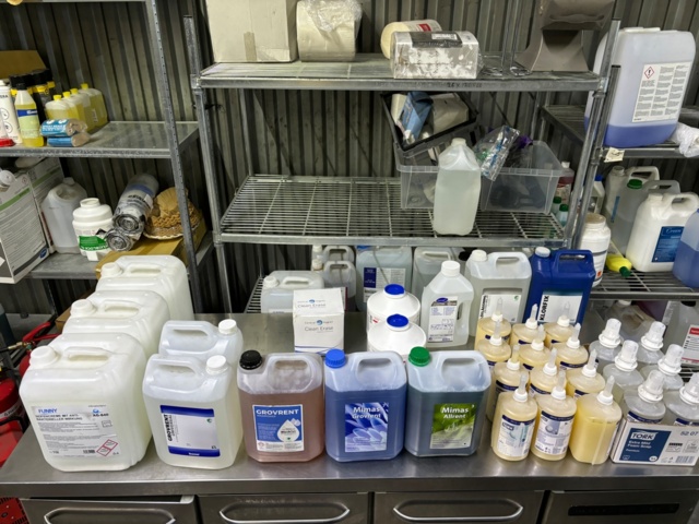 Batch with cleaning agents, soap etc. See pictures for idea - PS ...