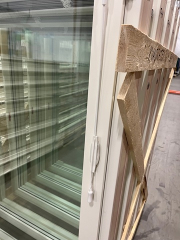 1078542-3 5 windows 980x1380 Right-hung