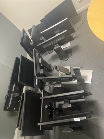 Various computer screens, different models - PS Auction - We value the ...