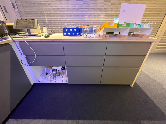 1066965-9 Cash desk for disassembly