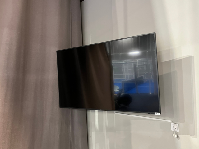 1066993-1 Monitor 65" NEC E658 with wall mount