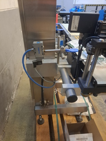 1114490-8 Gravens S2 Control Scale