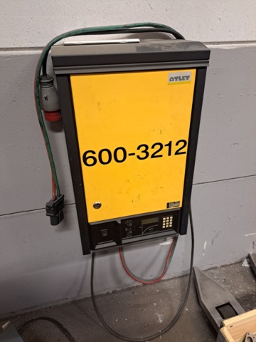 1114496-4 Atlet Truck with Charger