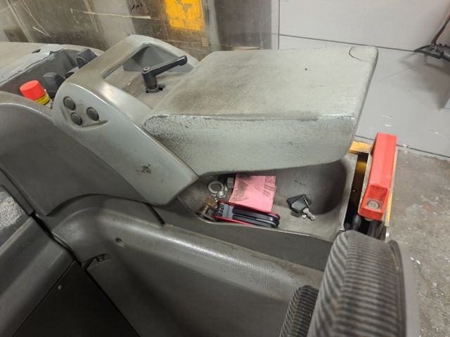 1114496-7 Atlet Truck with Charger