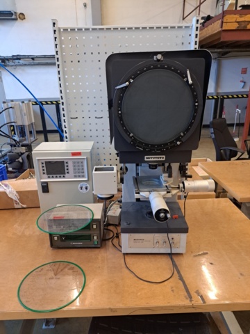 1114499-1 Mitutoyo Profile projector PJ-250 with Transformer for PC