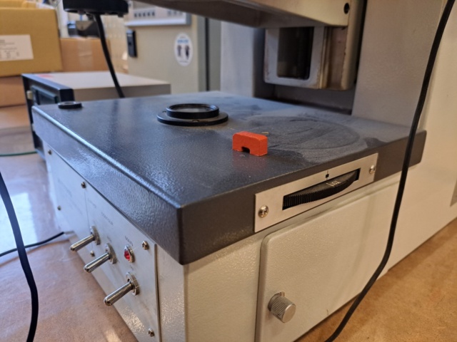 1114499-6 Mitutoyo Profile projector PJ-250 with Transformer for PC