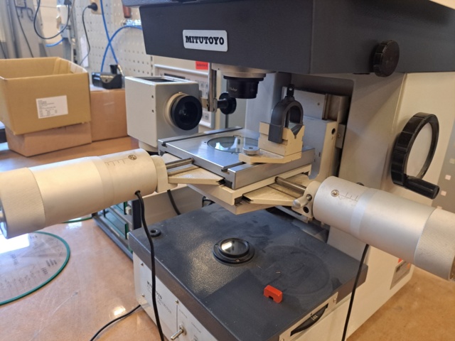 1114499-4 Mitutoyo Profile projector PJ-250 with Transformer for PC