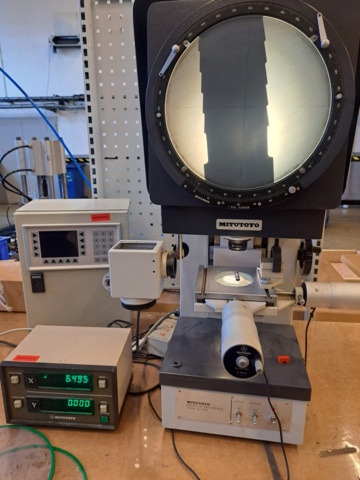 1114499-15 Mitutoyo Profile projector PJ-250 with Transformer for PC