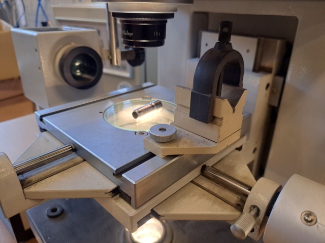 1114499-17 Mitutoyo Profile projector PJ-250 with Transformer for PC