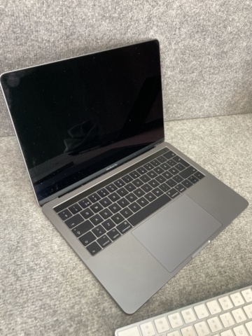 1130838-3 Macbook Pro