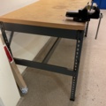 999009-3 Workbench with vise
