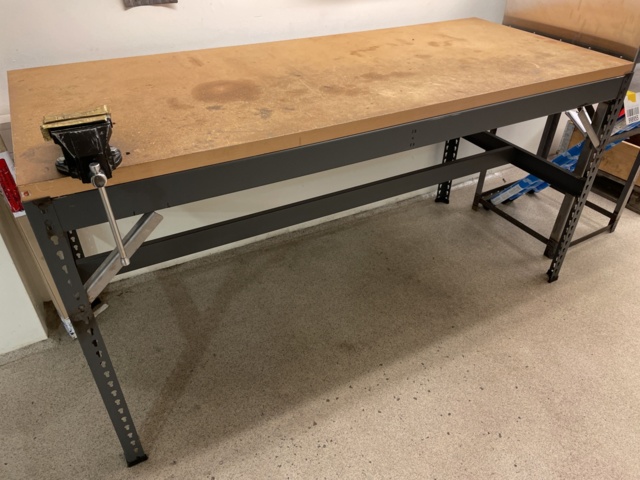 999009-1 Workbench with vise