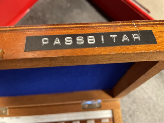 999031-4 Passport box