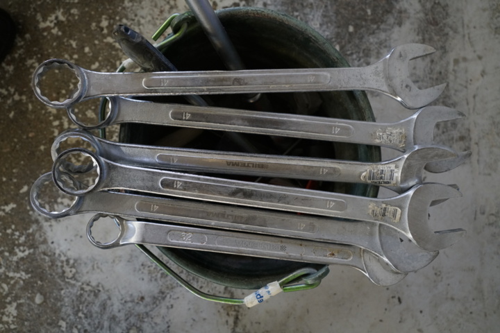 1030355-2 Hollow bucket incl. tools