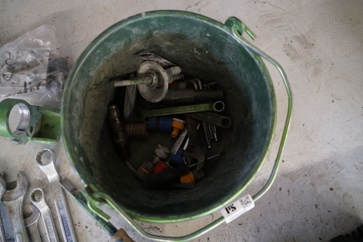 1030356-3 Holder bucket incl. Tool