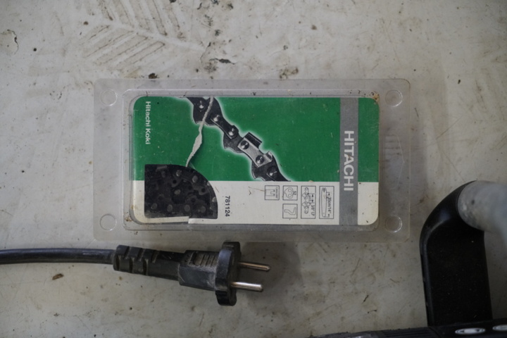 1030359-3 Chainsaw Hitachi CS 35Y + New chain