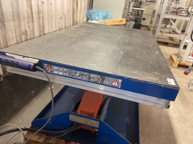 1116852-4 2 lift tables Edmo Lift ALT 750