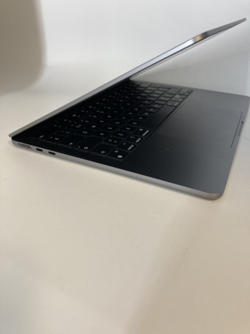 1130852-9 Apple M2 MacBook Air 13'