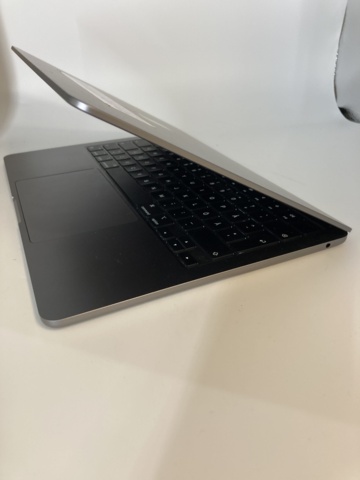 1130852-7 Apple M2 MacBook Air 13'