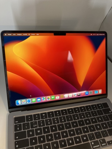 1130852-2 Apple M2 MacBook Air 13'