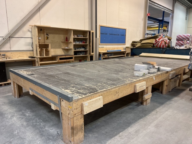 1117388-1 Assembly stations 4 including tool cabinet