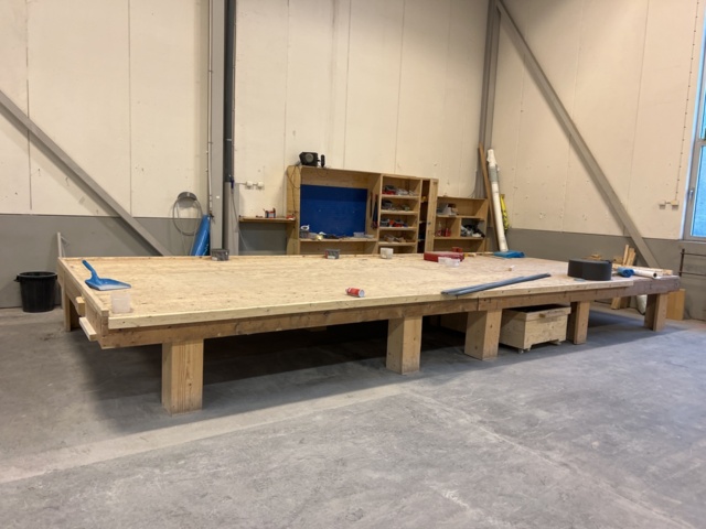 1117388-3 Assembly stations 4 including tool cabinet