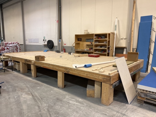 1117388-4 Assembly stations 4 including tool cabinet