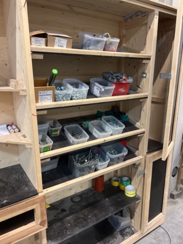 1117388-5 Assembly stations 4 including tool cabinet