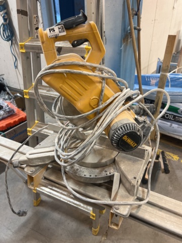 1117387-2 Cut & Miter Saw with Table - DeWalt DW777 QS