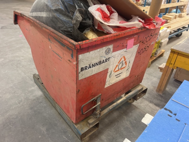 1117402-1 Waste container on Wheels - Red