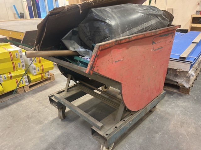 1117402-2 Waste container on Wheels - Red