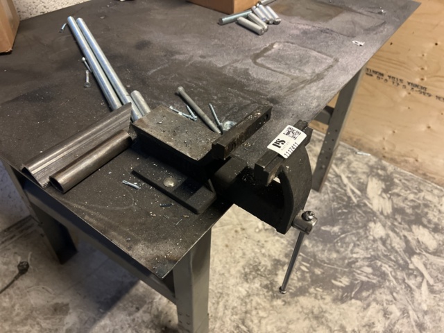 1117411-3 Welding stand with extraction arm & screwdriver