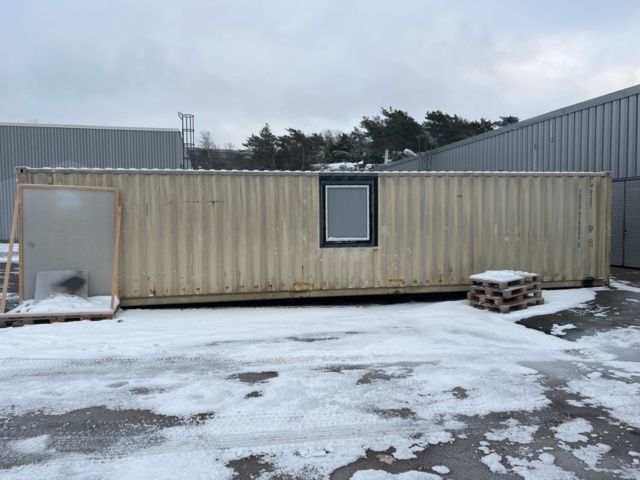 1116876-9 Container 40 feet with electrical center