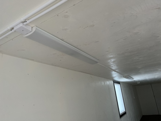 1116876-16 Container 40 feet with electrical center