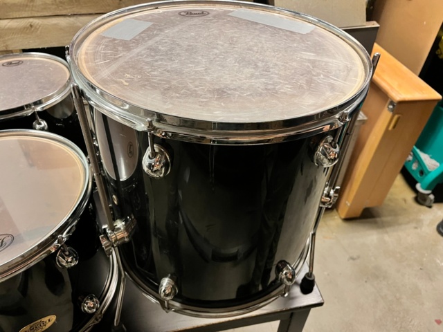 1132487-3 Drums Pearl Target, pouches and stands