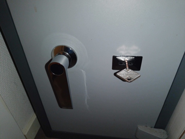 1000211-4 Safe with deposit compartment & key lock - Secureline