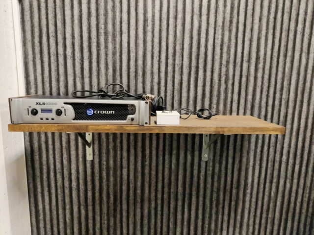 1116151-2 Amplifier Crown XLS 1000 Including microphone control