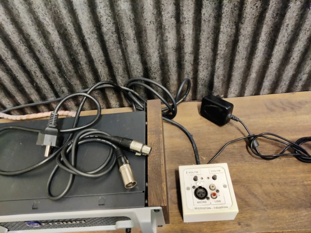 1116151-5 Amplifier Crown XLS 1000 Including microphone control