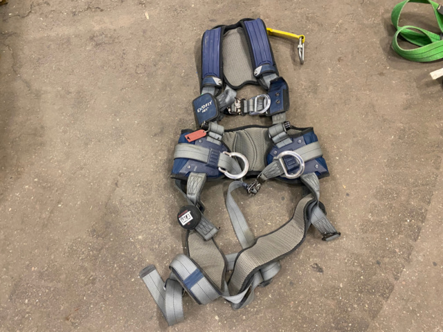 1133839-2 1 Safety Harness & 2 Lifting harness