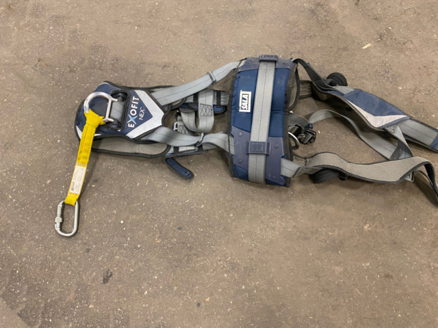 1133839-3 1 Safety Harness & 2 Lifting harness
