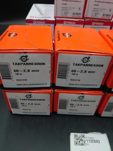 1132843-2 Sortiment med skruv och takpannekrok