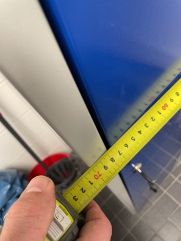 1085921-4 Omklädningsskåp cirka 68x56x192 cm