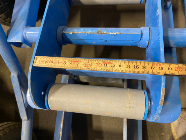 1133868-8 2 Door/window trolleys