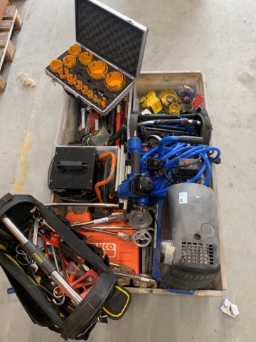 1035469-1 Pallet with mixed tools