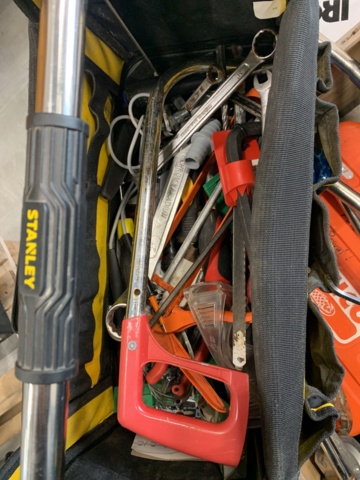 1035469-10 Pallet with mixed tools