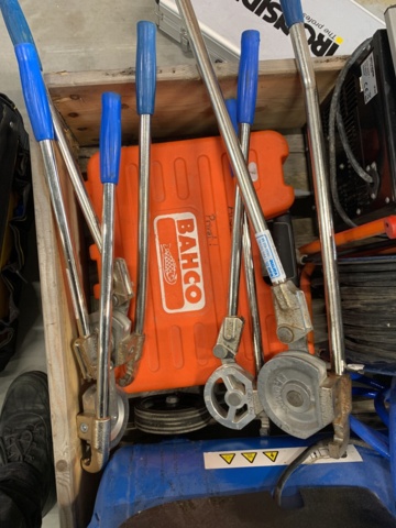 1035469-11 Pallet with mixed tools