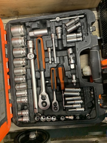 1035469-12 Pallet with mixed tools